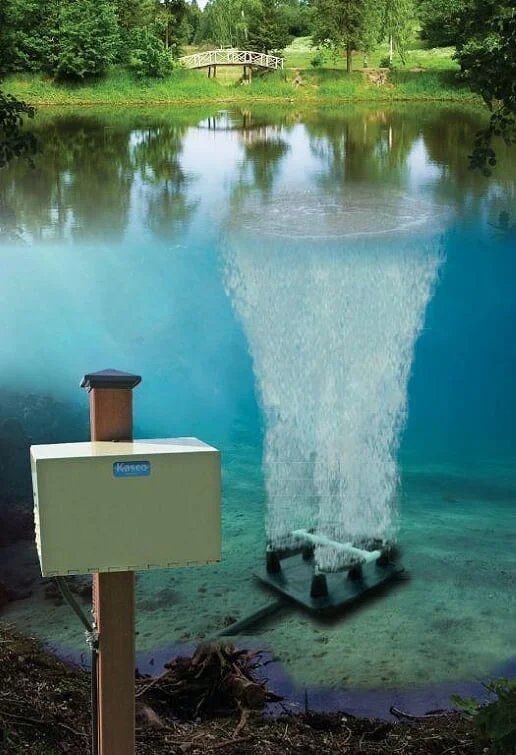 Kasco aerator running in a clear pond